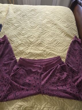 bebe Women's Mauve Bandana Print Lounge Pants